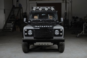 1-002-Land-Rover-Defender-249690