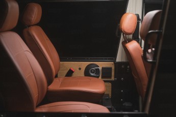 2A-042-Convertible-Mercedes-G-250-082283