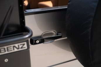 2B-039-Convertible-Mercedes-G-250-082889