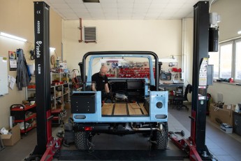 3-012-Convertible-Mercedes-G-250-081975