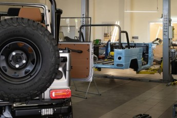 3-013-Convertible-Mercedes-G-250-081975