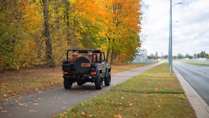 1-003-Convertible-Mercedes-250GD-ObsidianBlack-076315