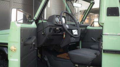 1-005-Convertible-Mercedes-250D-VerdePallido-080383