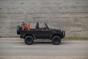 2B-001-Convertible-Mercedes-250GD-ObsidianBlack-076315