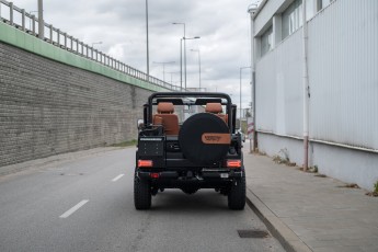 2B-002-Convertible-Mercedes-250GD-ObsidianBlack-076315