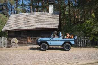 2B-002-Convertible-Mercedes-GWagen-GulfBlue-079886