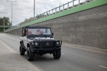 2B-005-Convertible-Mercedes-250GD-ObsidianBlack-076315