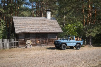 2B-006-Convertible-Mercedes-GWagen-GulfBlue-079886