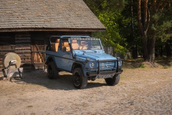 2B-012-Convertible-Mercedes-GWagen-GulfBlue-079886