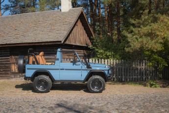 2B-014-Convertible-Mercedes-GWagen-GulfBlue-079886
