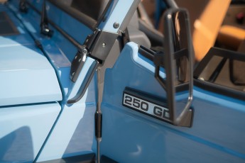 2B-030-Convertible-Mercedes-GWagen-GulfBlue-079886