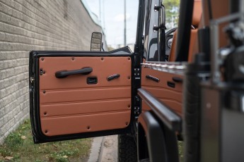 2B-037-Convertible-Mercedes-250GD-ObsidianBlack-076315