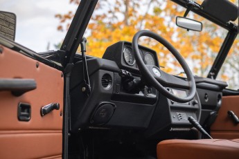 2C-007-Convertible-Mercedes-250GD-ObsidianBlack-076315