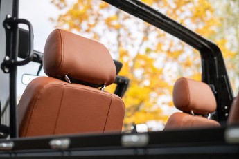 2C-008-Convertible-Mercedes-250GD-ObsidianBlack-076315