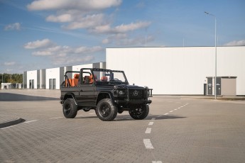 2D-001-Convertible-Mercedes-250GD-ObsidianBlack-076315