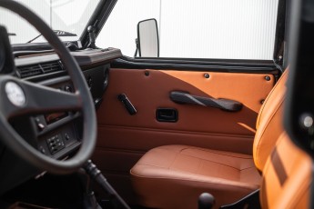 2D-009-Convertible-Mercedes-250GD-ObsidianBlack-076315