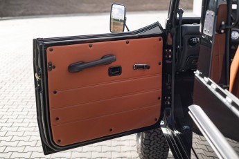 2D-013-Convertible-Mercedes-250GD-ObsidianBlack-076315