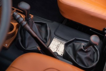 2D-016-Convertible-Mercedes-250GD-ObsidianBlack-076315