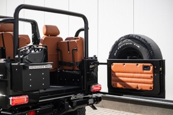 2D-022-Convertible-Mercedes-250GD-ObsidianBlack-076315