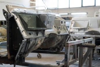 3-060-Convertible-Mercedes-250GD-ObsidianBlack-076315