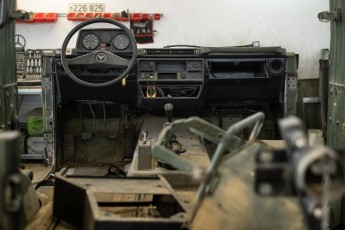 3-060-Convertible-Mercedes-GWagen-GulfBlue-079886