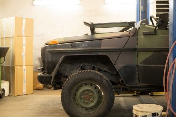 3-071-Convertible-Mercedes-250GD-ObsidianBlack-076315