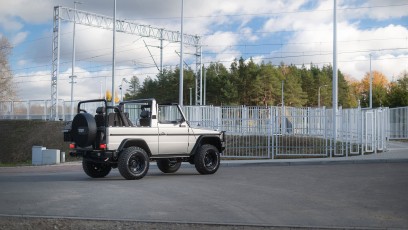 1-002-Custom-Mercedes-GWagon-MojaveSilver-080462