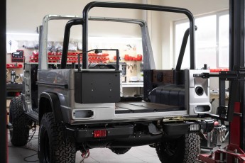 3-009-Custom-Mercedes-GWagon-MojaveSilver-080462