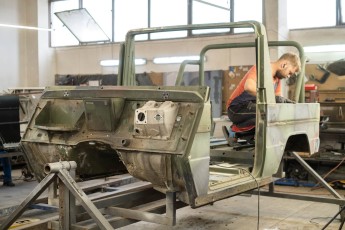 3-054-Vintage-Mercedes-GWagon-MidnightBlue-080489