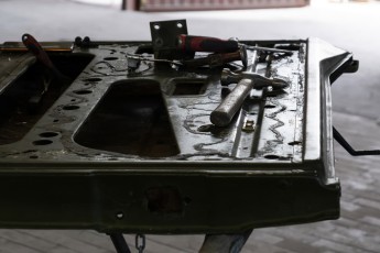 3-062-Custom-Mercedes-GWagon-MojaveSilver-080462