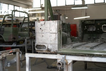 3-063-Custom-Mercedes-GWagon-MojaveSilver-080462