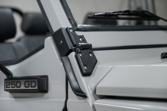 2A-024-Convertible-Mercedes-250GD-Chalk-082098