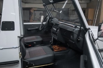 2A-052-Convertible-Mercedes-250GD-Chalk-082098