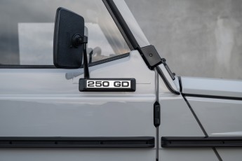 2B-022-Convertible-Mercedes-250GD-Chalk-082098