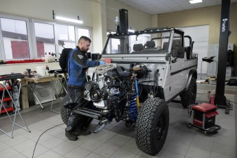 3-009-Convertible-Mercedes-250GD-Chalk-082098