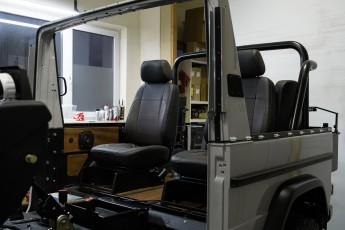 3-012-Convertible-Mercedes-250GD-Chalk-082098