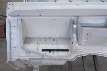 3-050-Convertible-Mercedes-250GD-Chalk-082098