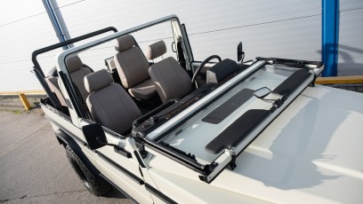 1-005-Custom-Mercedes-GWagon-White(031)-077676