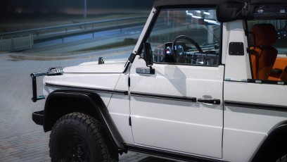 1-006-Convertible-Mercedes-250GD-DiamondWhite-085419