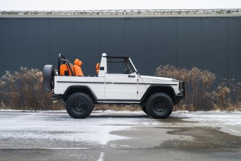 2B-003-Convertible-Mercedes-250GD-DiamondWhite-085419