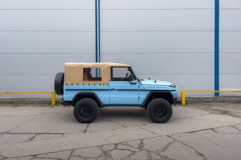 2B-010-Convertible-Mercedes-GWagen-GulfBlue-088653