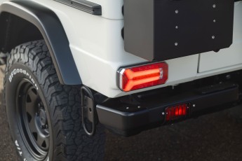 2B-030-Custom-Mercedes-GWagon-White(031)-077676