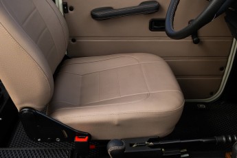 2B-064-Custom-Mercedes-GWagon-White(031)-077676