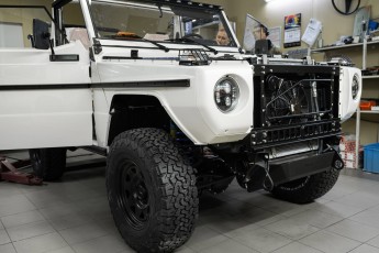 3-001-Convertible-Mercedes-250GD-DiamondWhite-085419