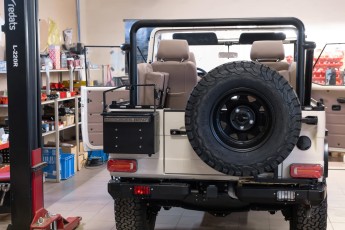 3-001-Custom-Mercedes-GWagon-White(031)-077676