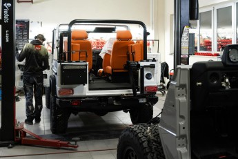 3-003-Convertible-Mercedes-250GD-DiamondWhite-085419