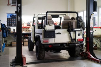 3-004-Custom-Mercedes-GWagon-White(031)-077676