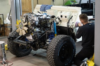 3-009-Custom-Mercedes-GWagon-White(031)-077676