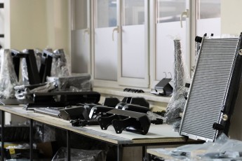 3-013-Custom-Mercedes-GWagon-White(031)-077676