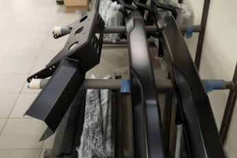 3-015-Custom-Mercedes-GWagon-White(031)-077676